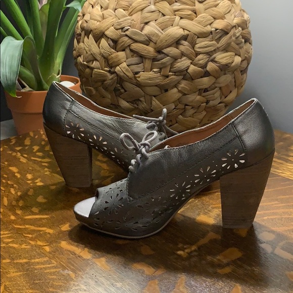 Lucky Brand Shoes - Lucky Brand Peony heels in metallic pewter silver